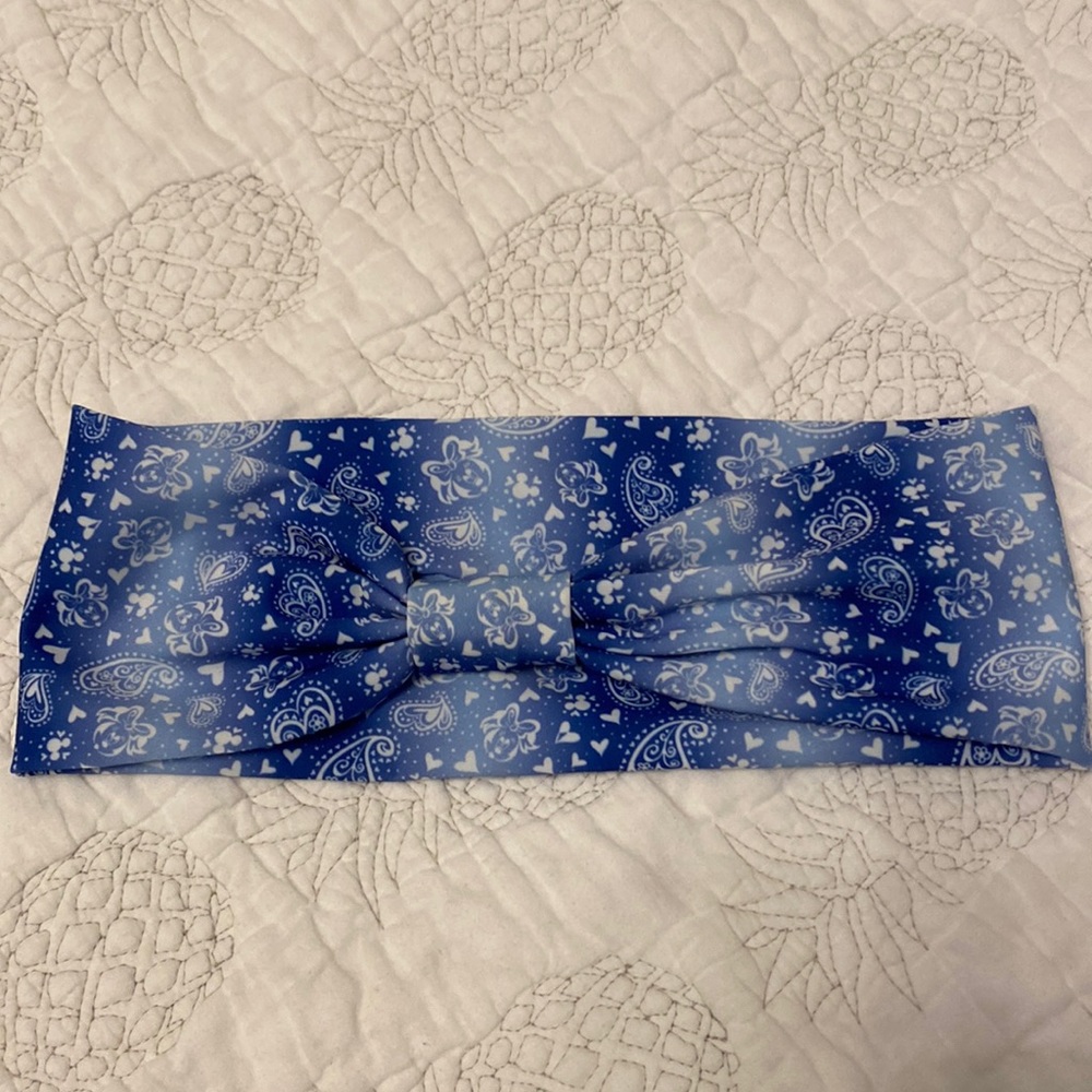 Minnie Mouse blue and white headband never worn